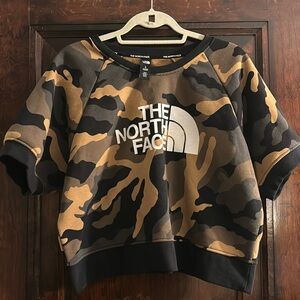 Short sleeve camo sweatshirt north face